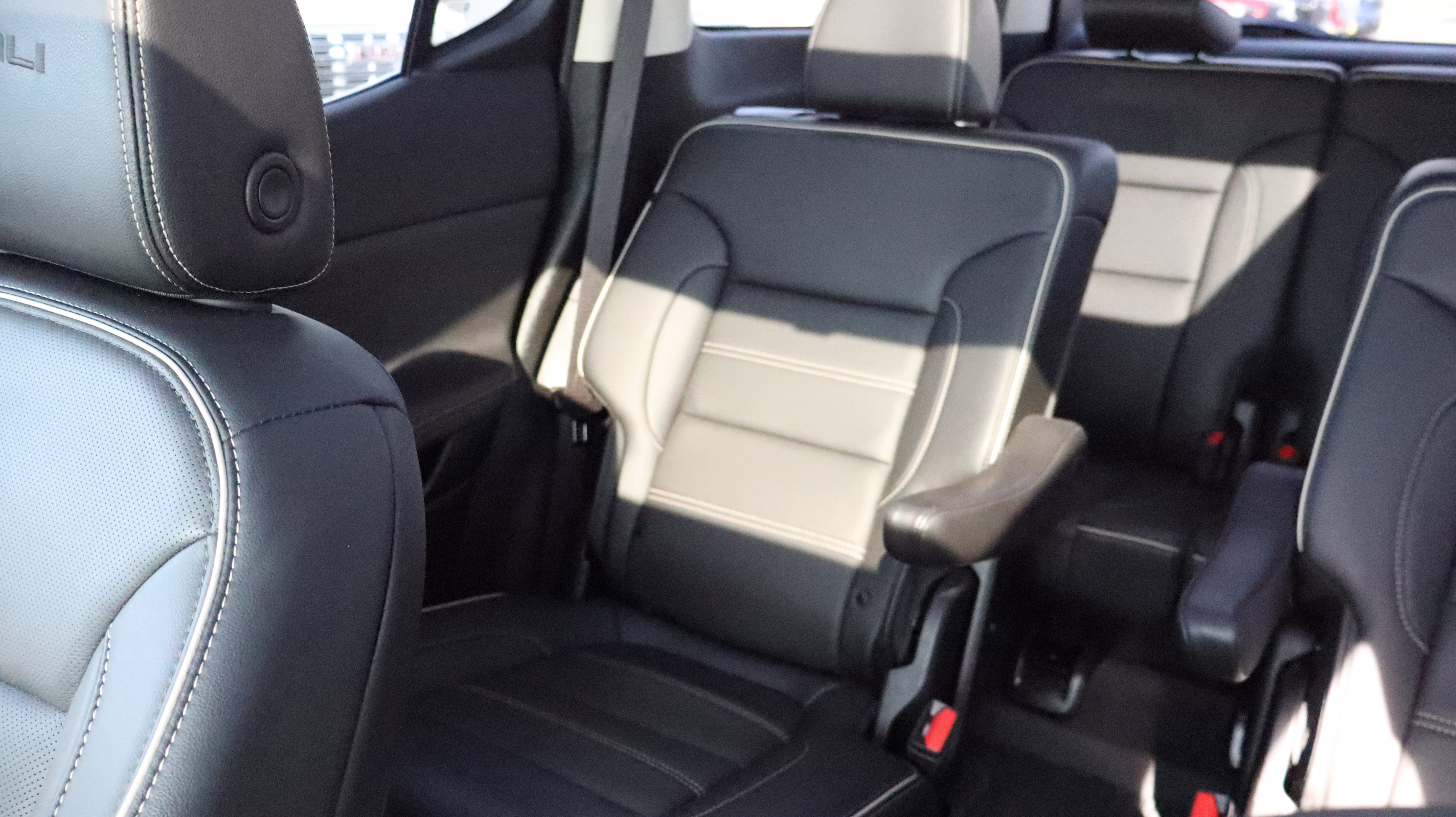 Certified 2023 GMC Acadia Denali w/ Denali Ultimate Package image 13