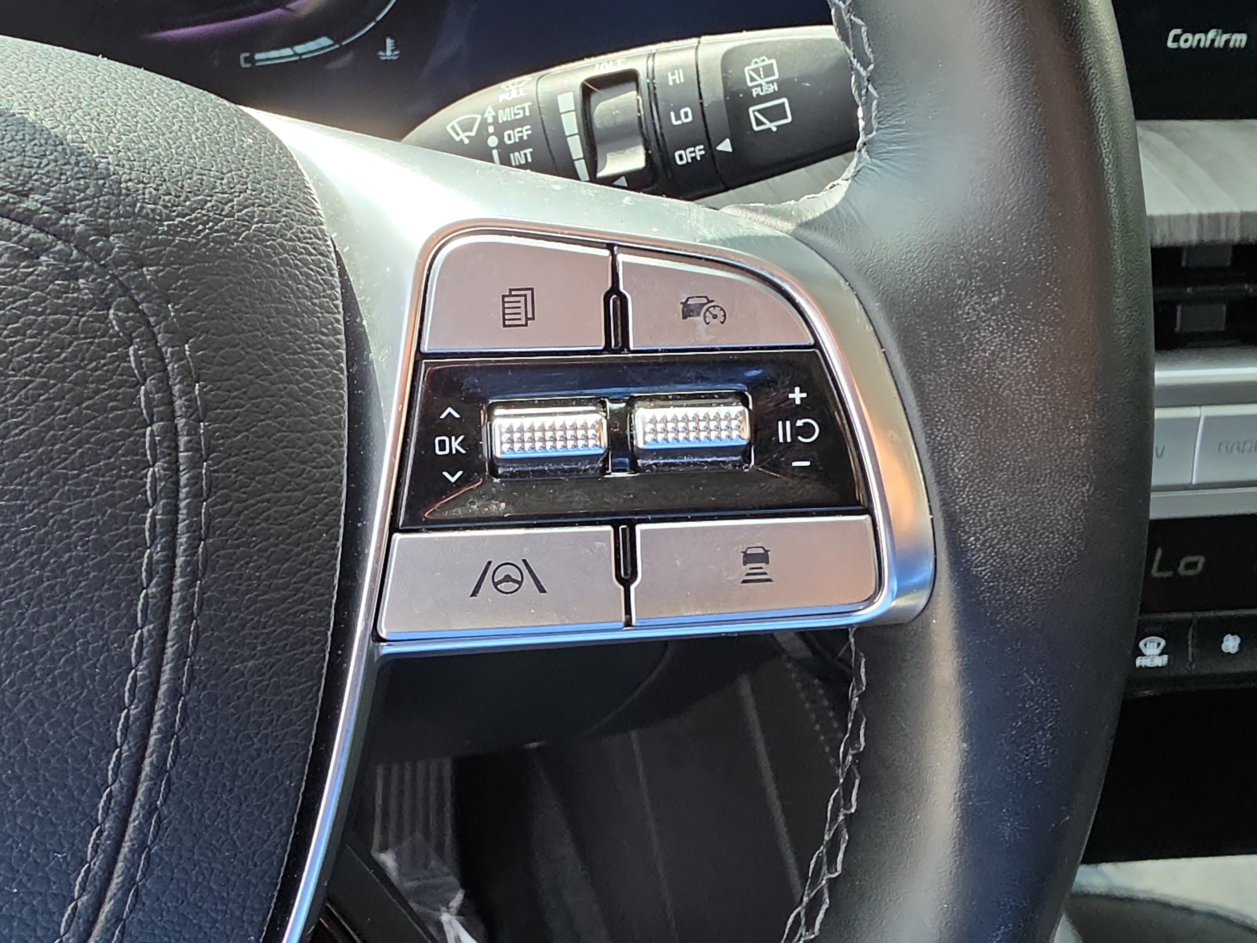 Used 2023 Kia Telluride EX w/ EX Captain's Chair Package AWD/4WD image 33