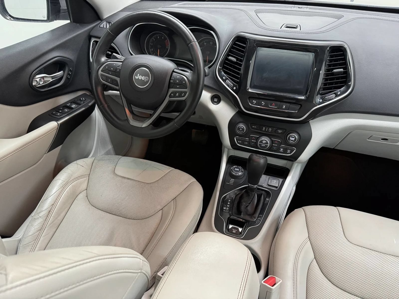 Used 2019 Jeep Cherokee Limited w/ Luxury Group AWD/4WD image 9
