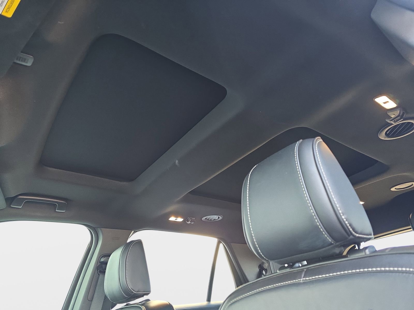 Used 2018 Ford Explorer Platinum image 32