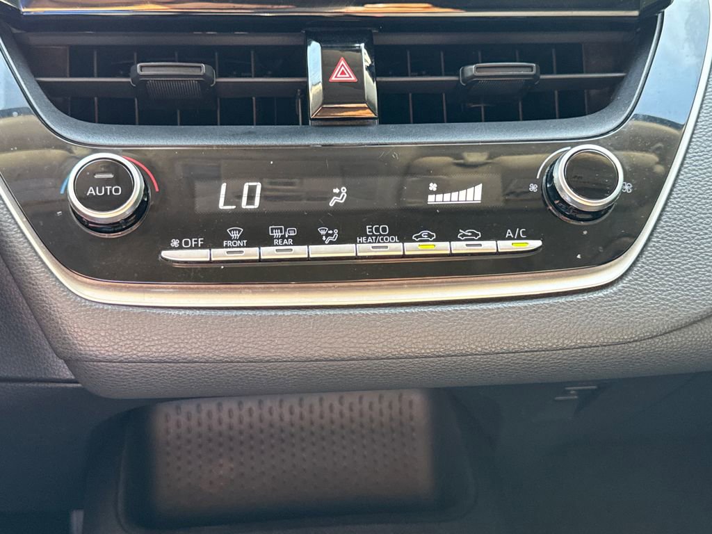 Used 2020 Toyota Corolla LE image 23