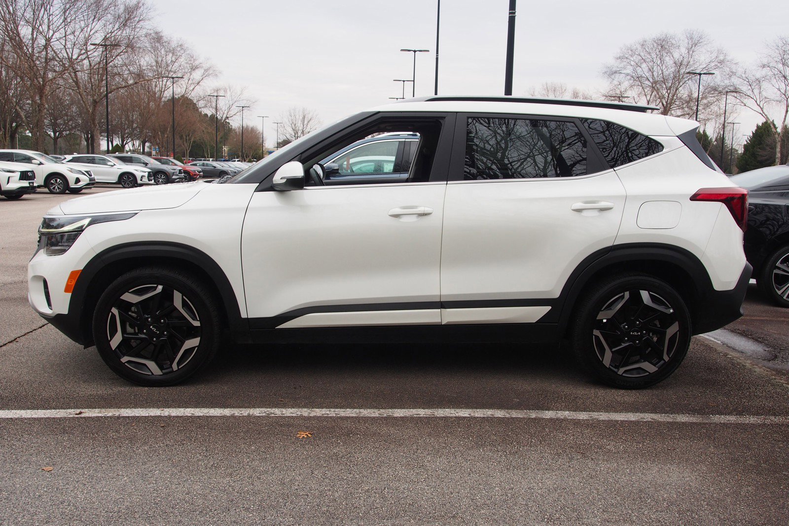 Used 2025 Kia Seltos SX w/ SX Sunroof Package AWD/4WD image 4