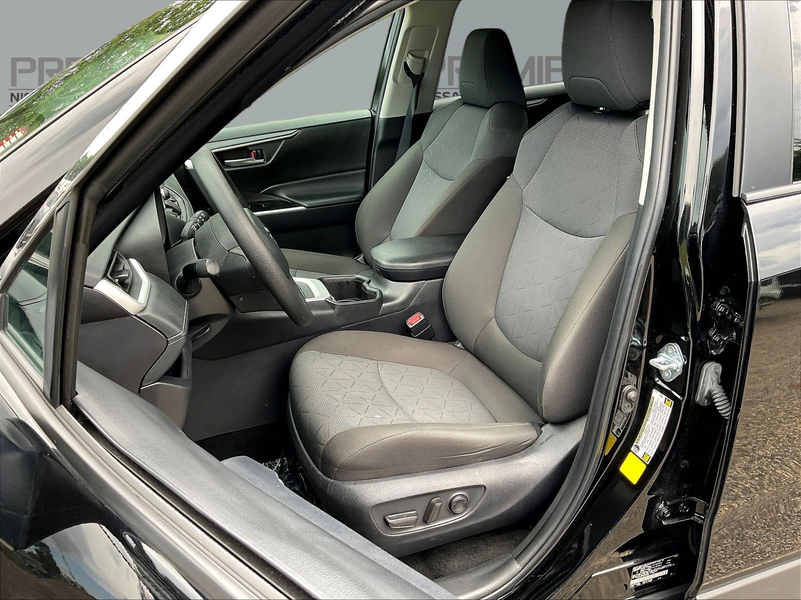 Used 2025 Toyota RAV4 XLE FWD image 23