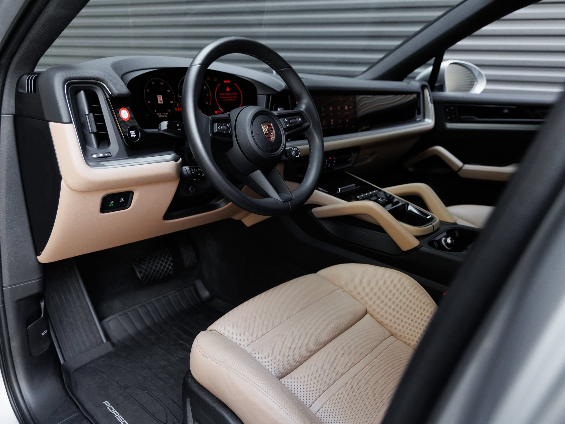 Certified 2025 Porsche Cayenne Coupe AWD/4WD image 4