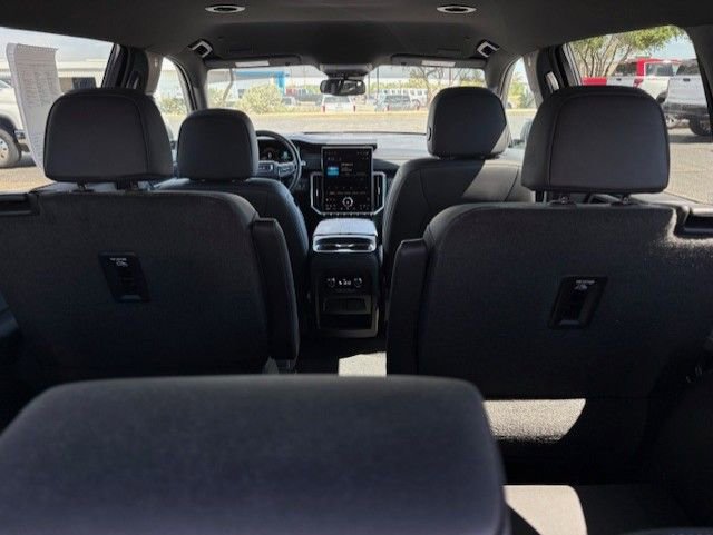 Used 2024 GMC Acadia Elevation FWD image 17