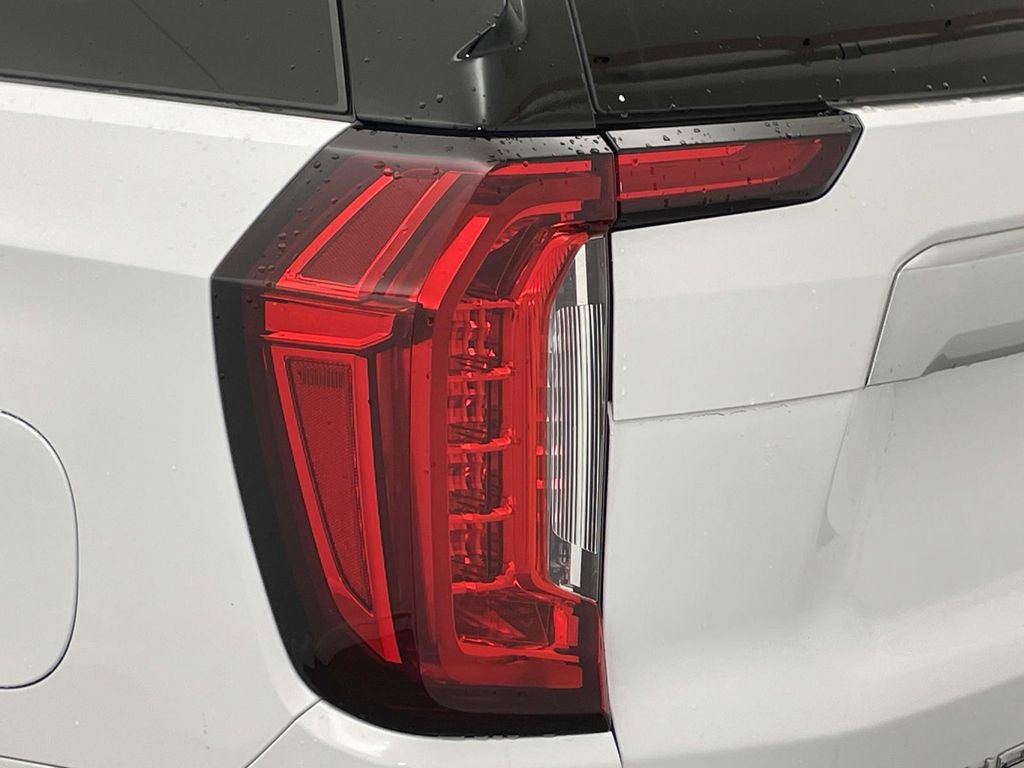 Used 2022 GMC Yukon Denali w/ Denali Premium Package image 16