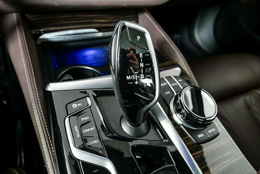 Used 2021 BMW M550i xDrive w/ Executive Package image 18