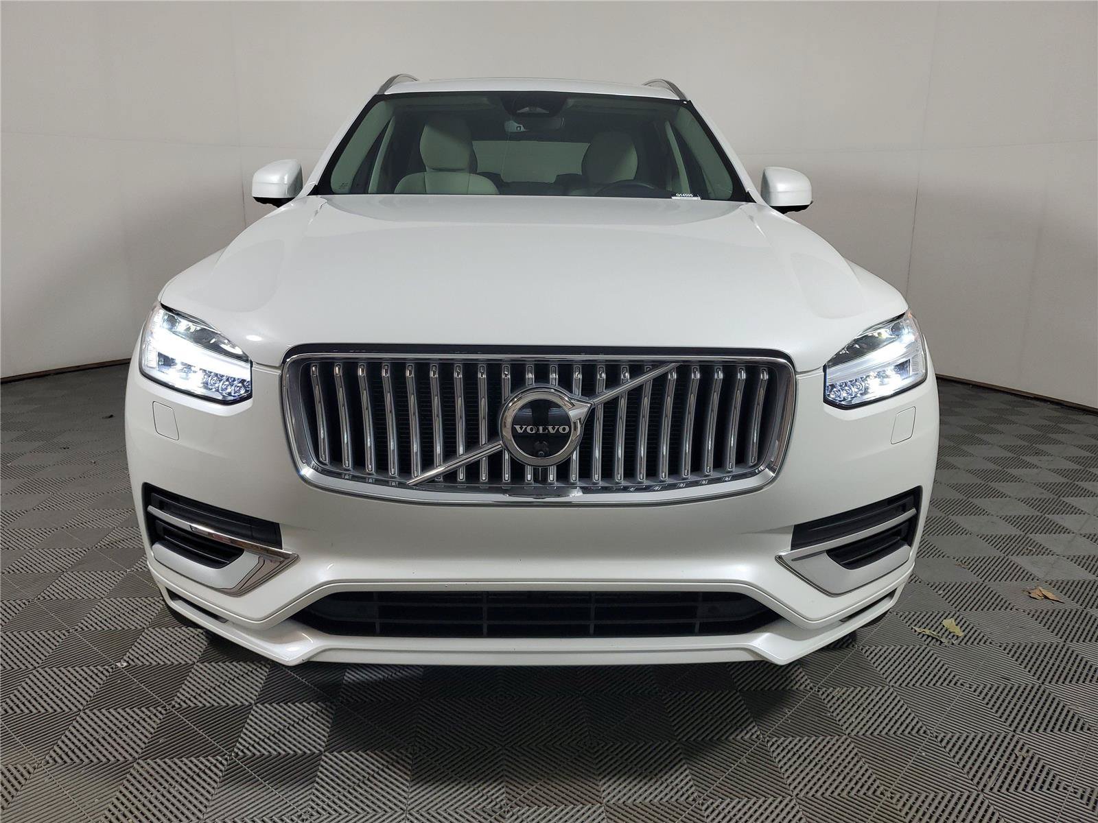 Certified 2025 Volvo XC90 T8 Plus w/ Protection Package Premier AWD/4WD image 2