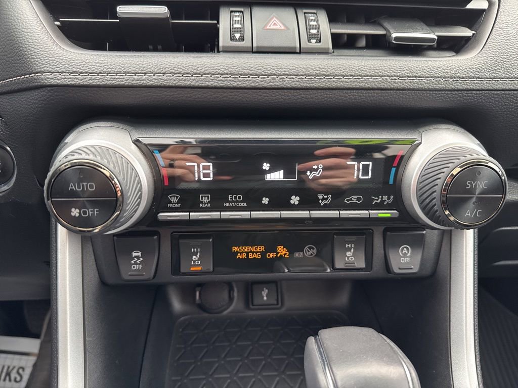 Used 2022 Toyota RAV4 XLE Premium image 29