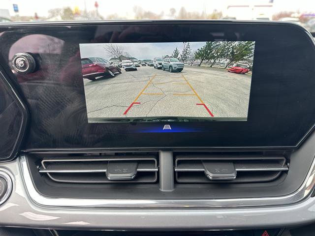 Used 2025 Chevrolet Trax LT w/ Sunroof Package FWD image 22
