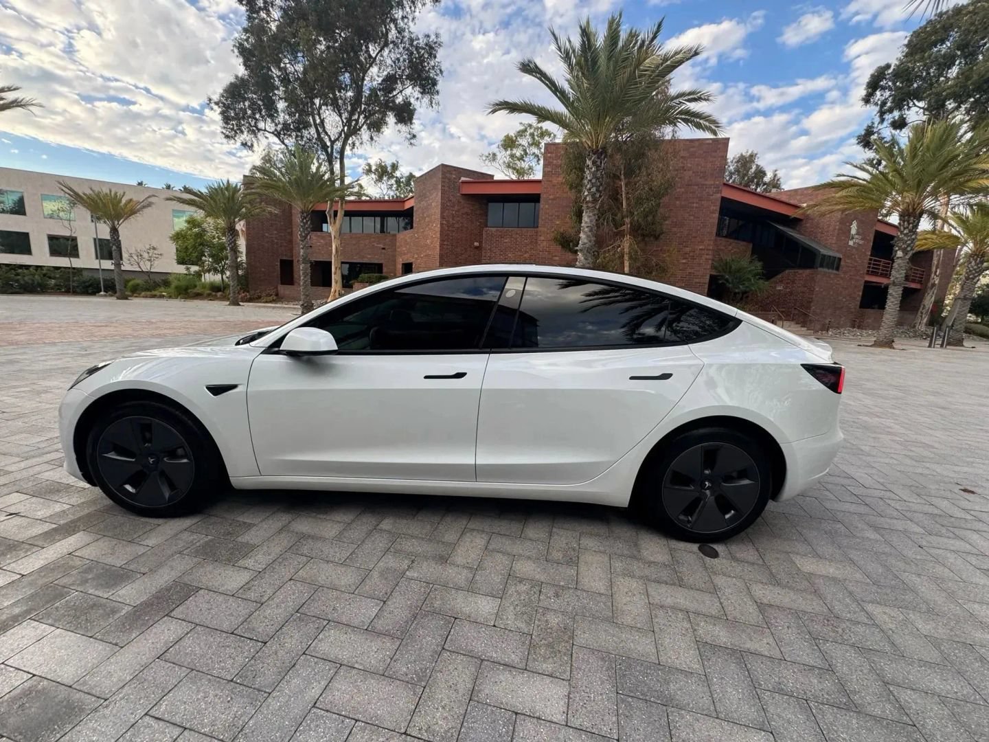 Used 2023 Tesla Model 3 Standard Range RWD image 4