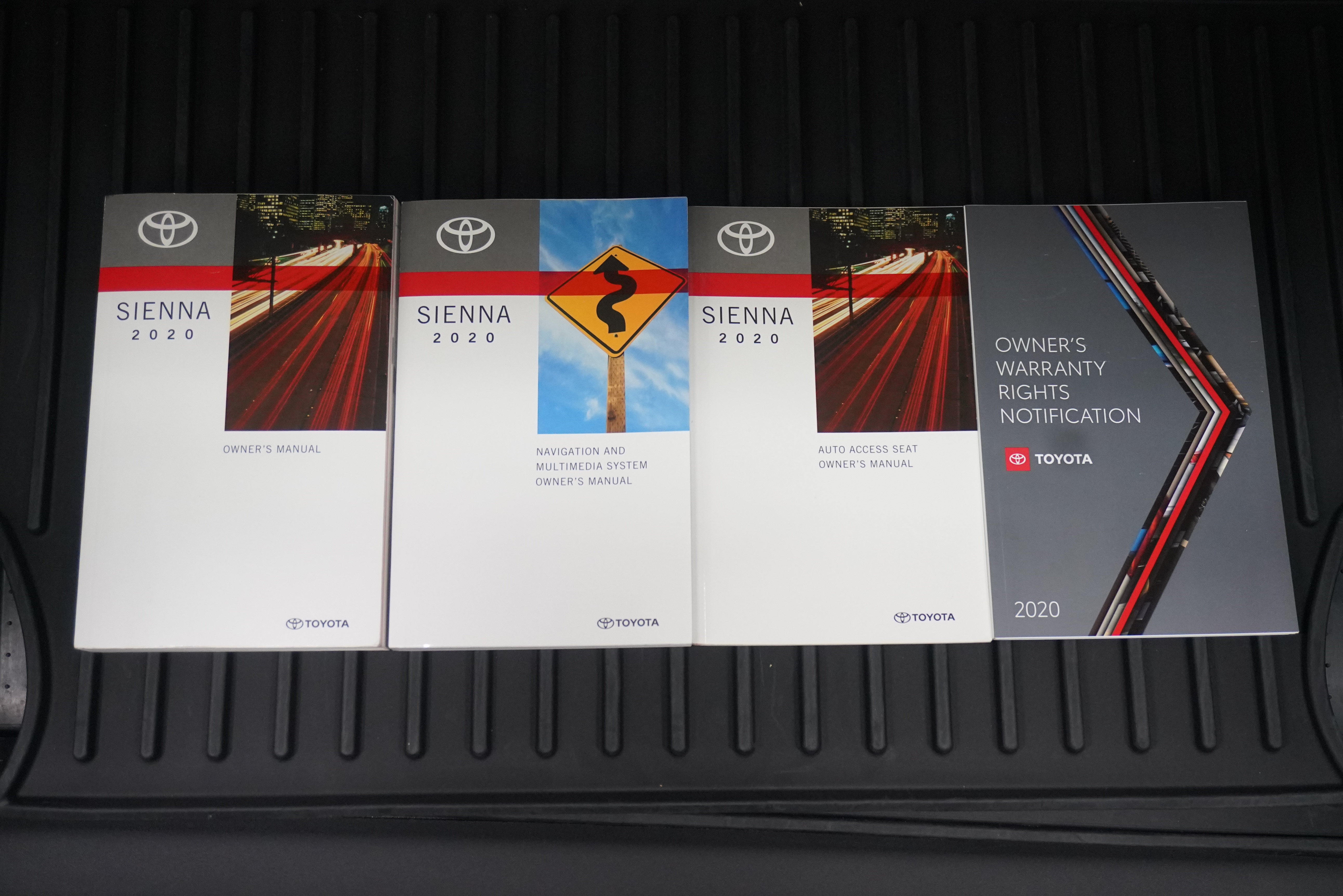 Used 2020 Toyota Sienna XLE w/ XLE Navigation Package FWD image 29