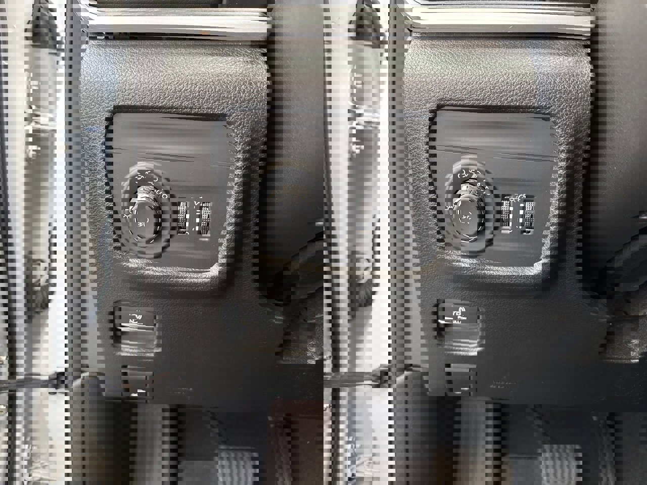 Used 2023 Jeep Grand Cherokee L Limited w/ Black Appearance Package image 37