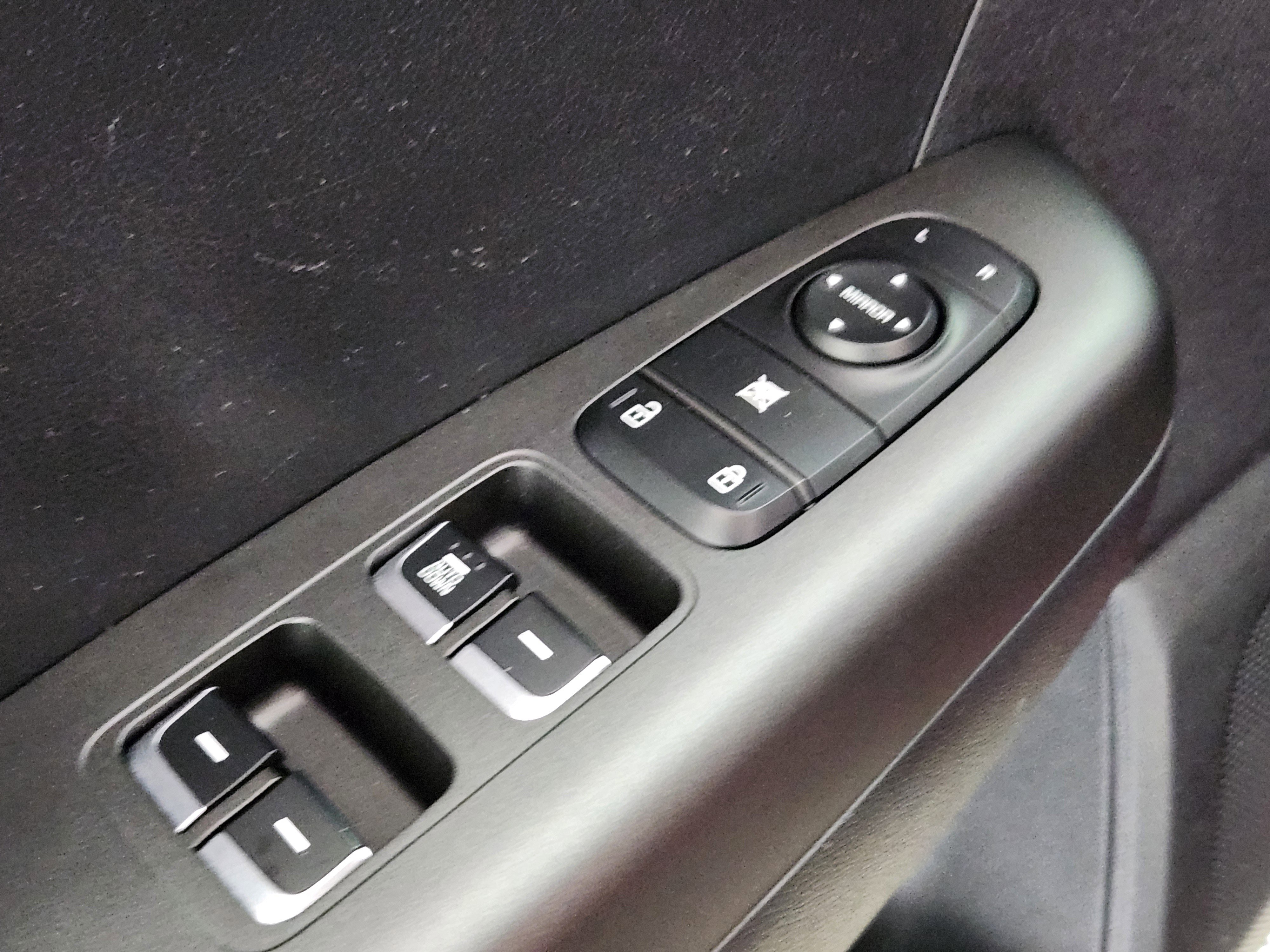 Used 2021 Kia Sportage LX image 17