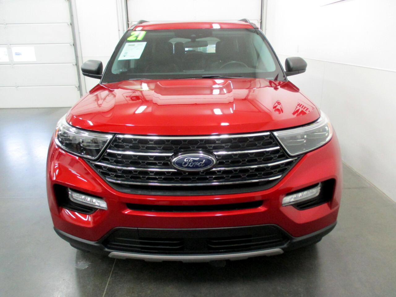 Used 2021 Ford Explorer XLT w/ Equipment Group 202A image 8