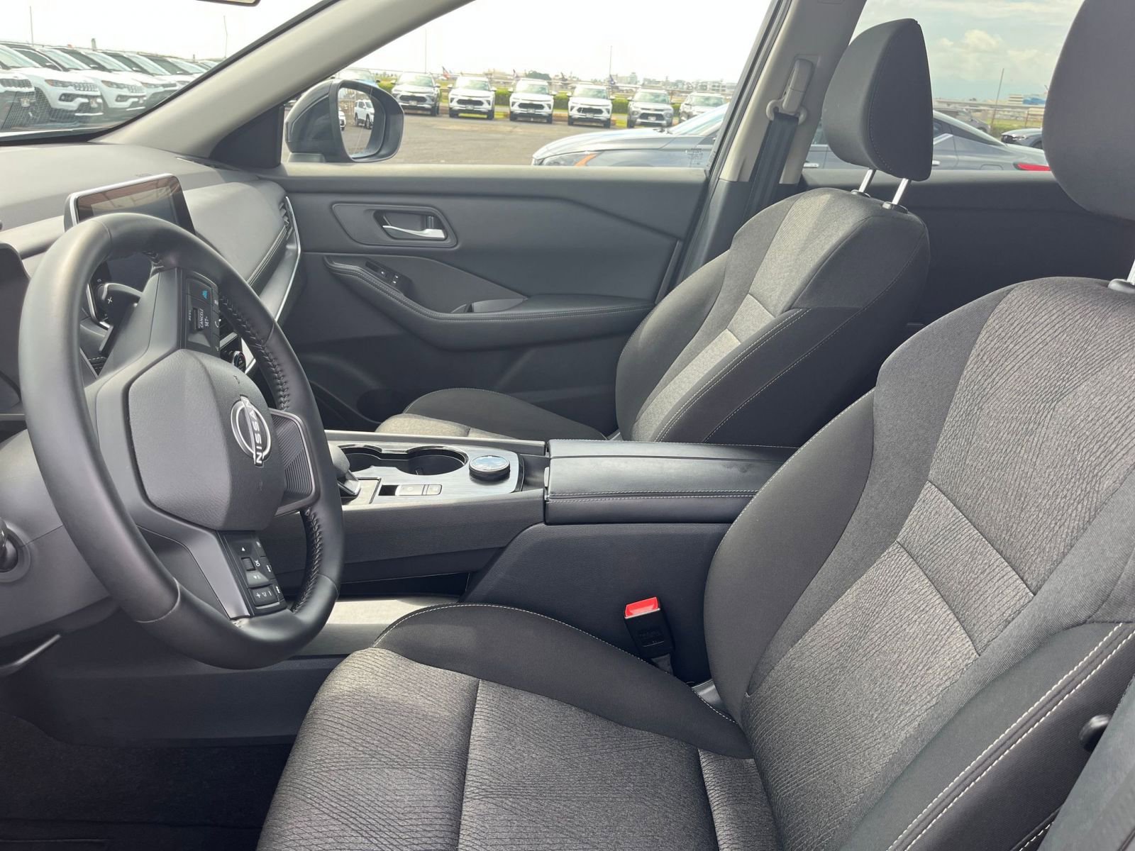 Used 2025 Nissan Rogue SV image 29