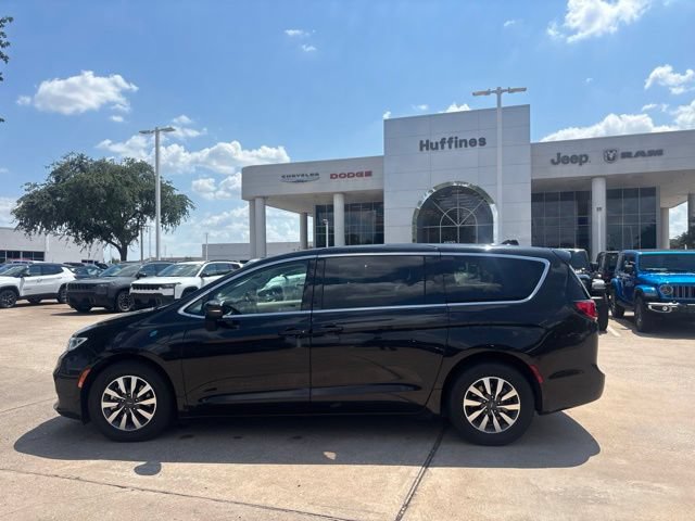Used 2023 Chrysler Pacifica Touring-L FWD image 8