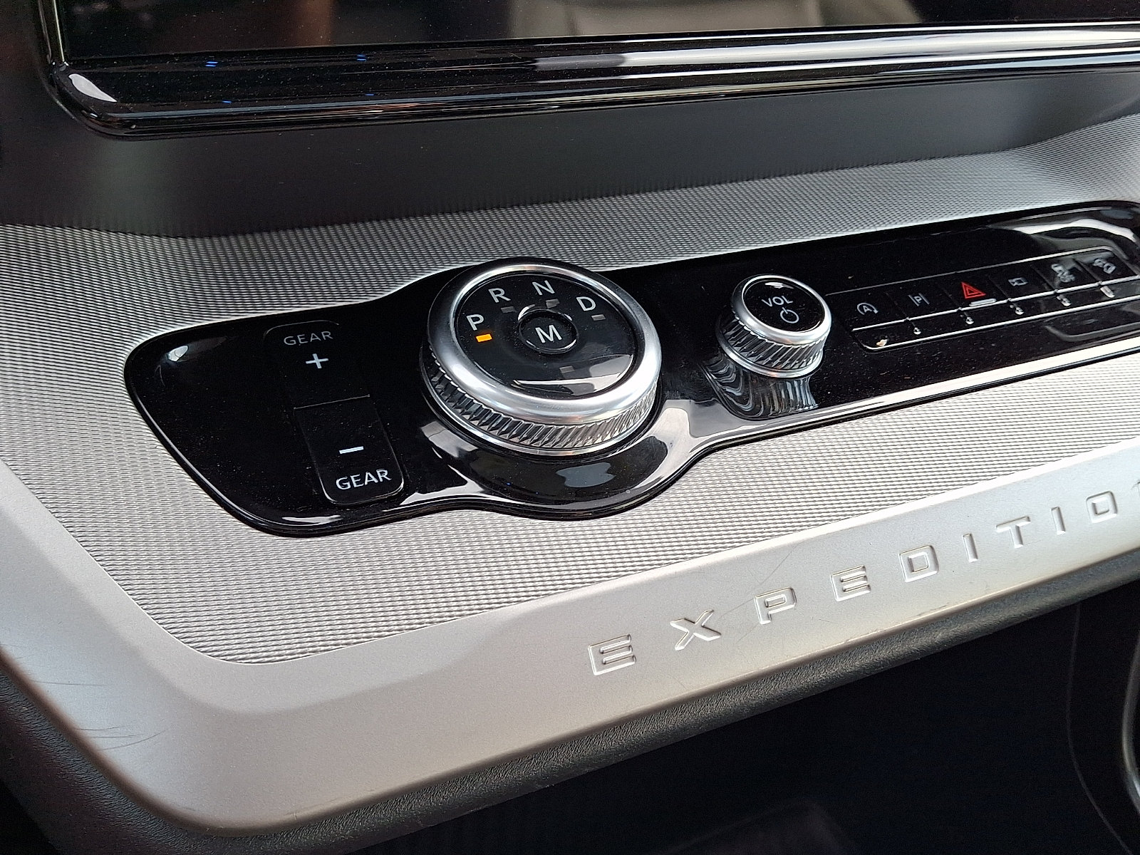 Certified 2025 Ford Expedition Active AWD/4WD image 19
