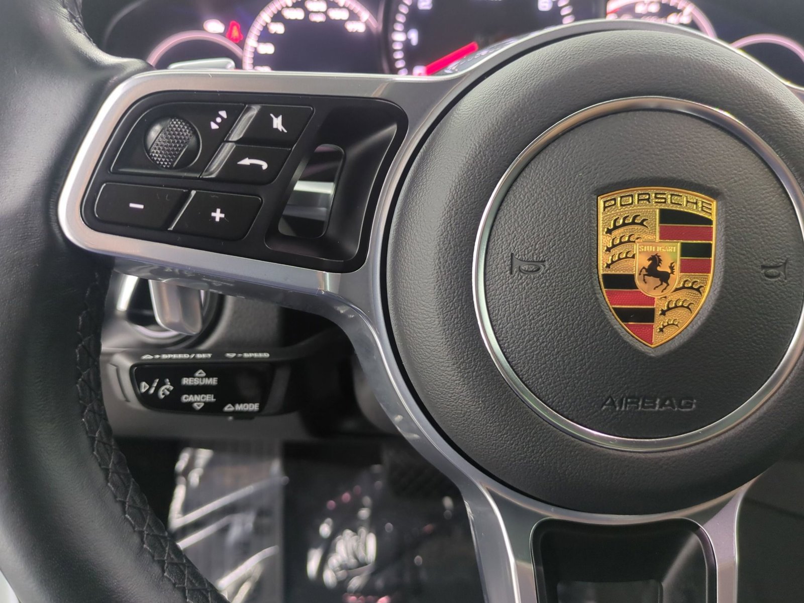Certified 2022 Porsche Cayenne Platinum Edition AWD/4WD image 30