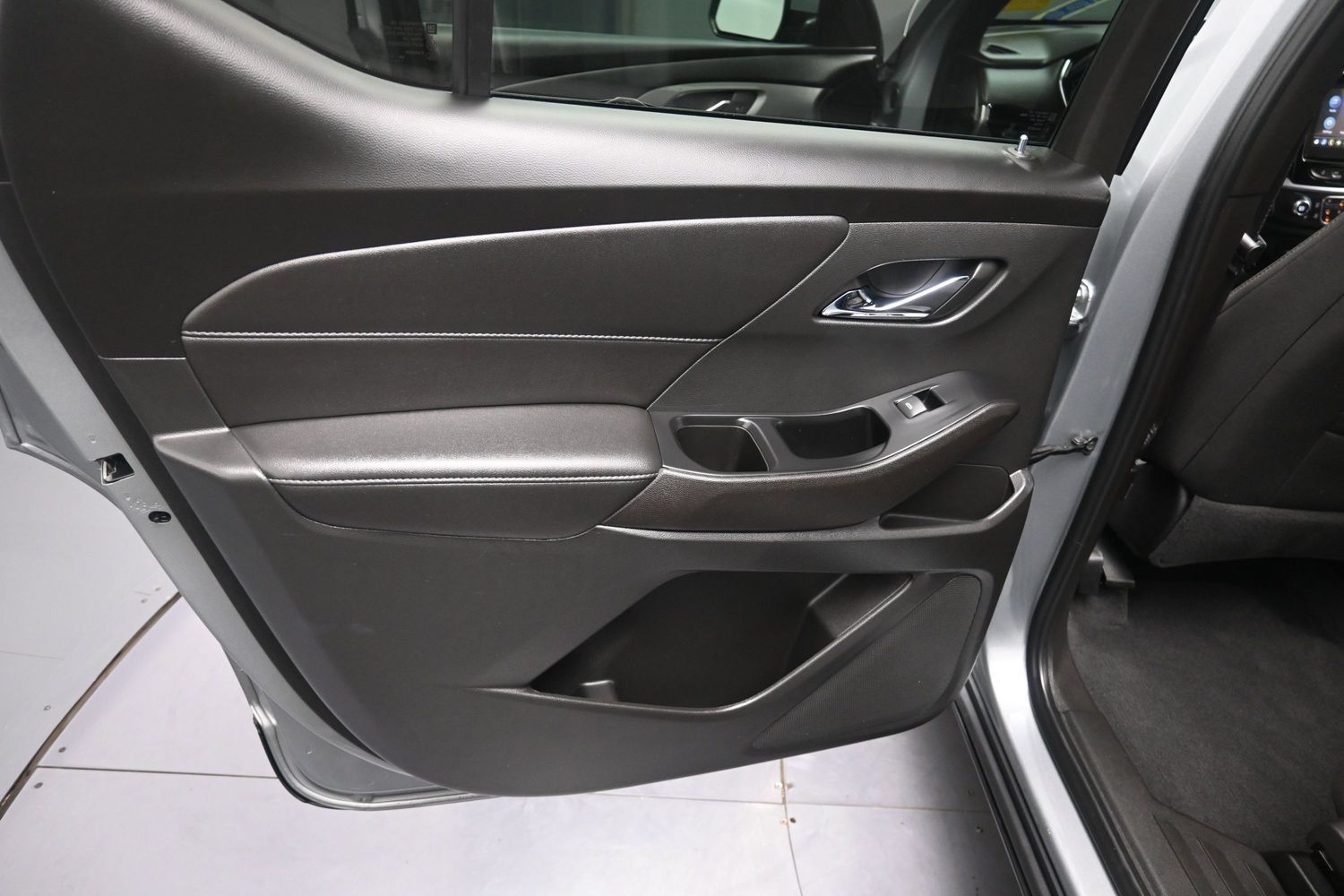 Used 2023 Chevrolet Traverse LT AWD/4WD image 33