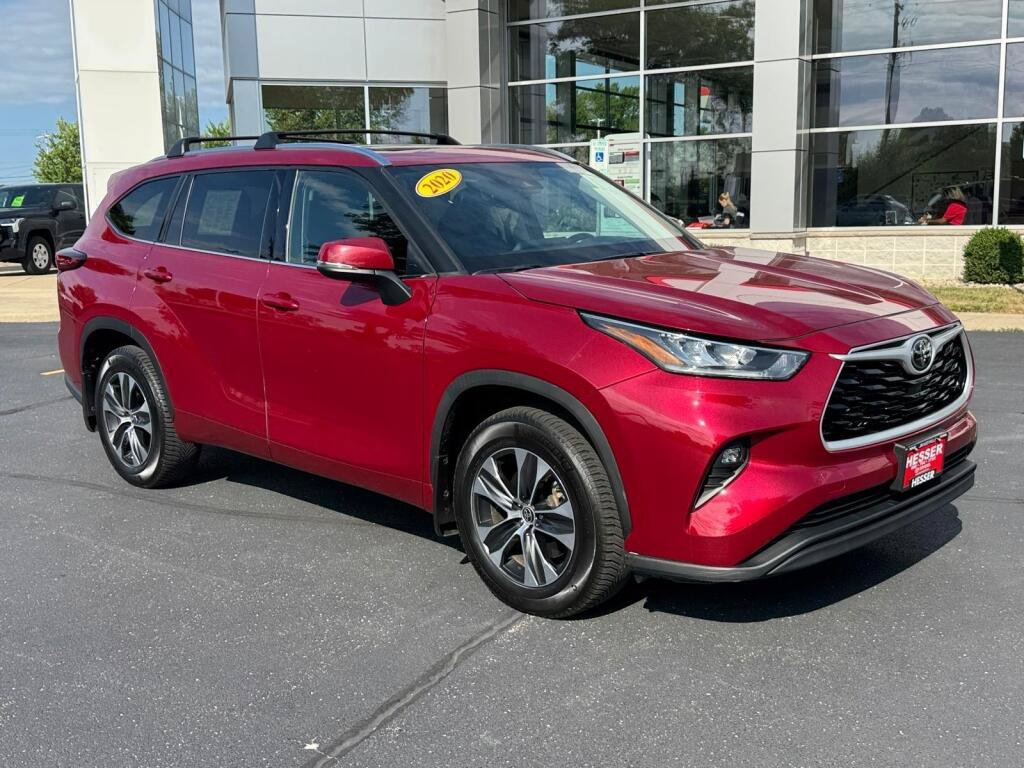 Certified 2020 Toyota Highlander XLE AWD/4WD image 1
