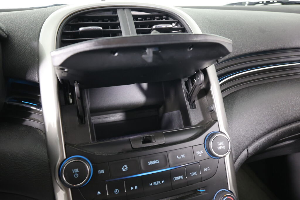Used 2016 Chevrolet Malibu LT image 36
