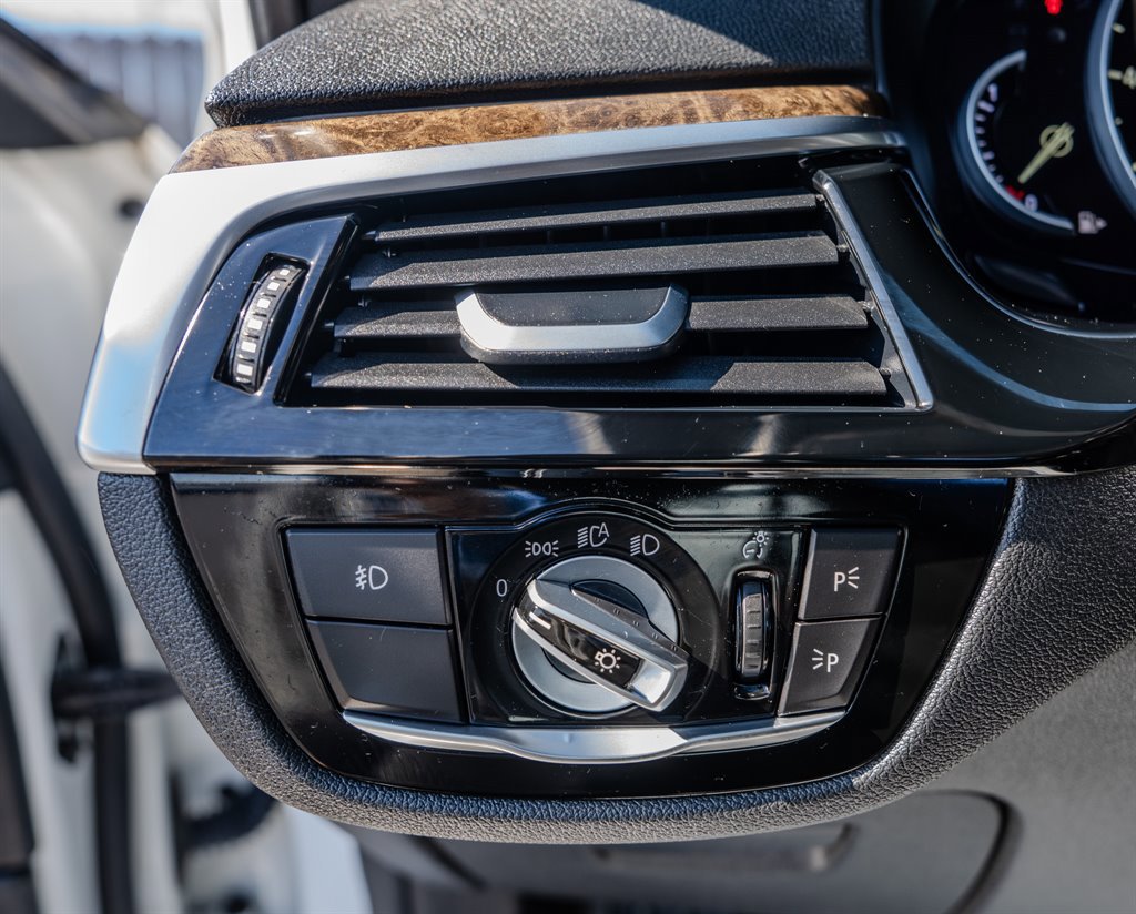 Used 2017 BMW 540i image 18