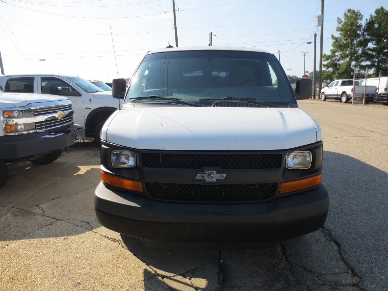 Used 2014 Chevrolet Express 2500 RWD image 3