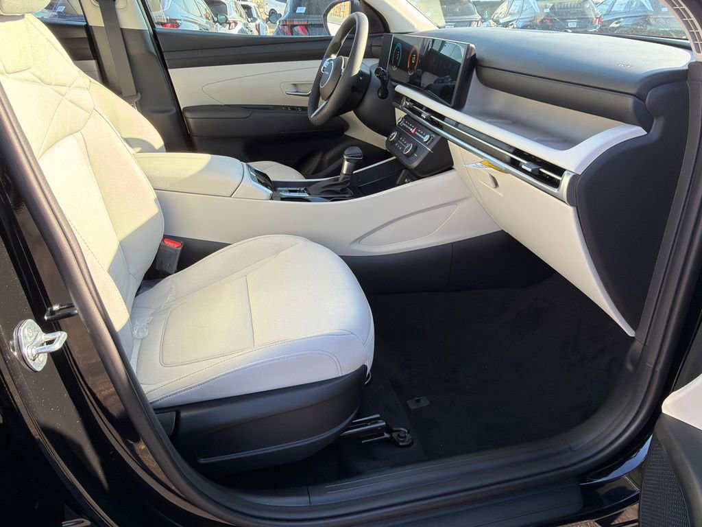 New 2026 Hyundai Tucson SE image 13
