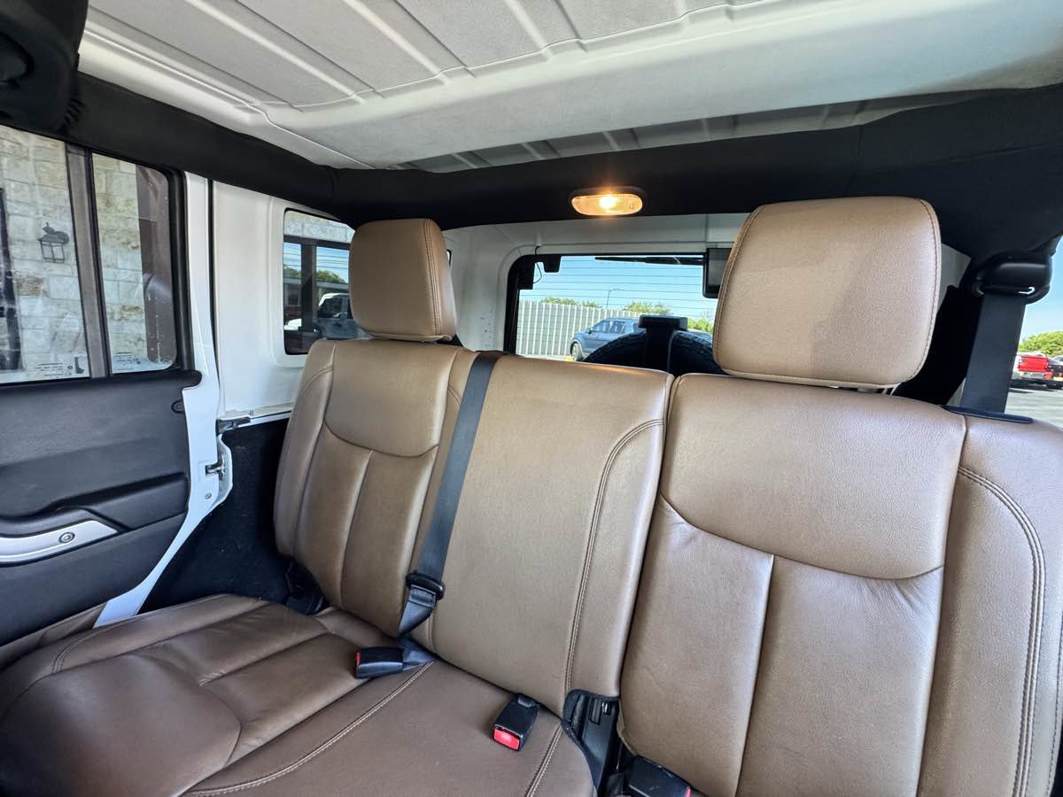 Used 2014 Jeep Wrangler Unlimited Sahara w/ Connectivity Group AWD/4WD image 7