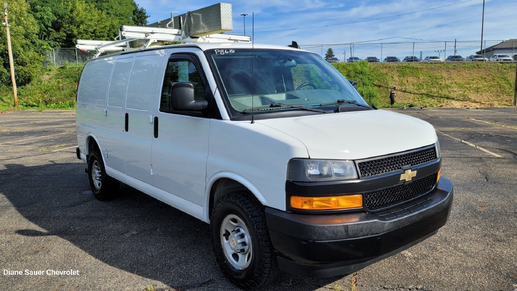 Used 2021 Chevrolet Express 2500 w/ Driver Convenience Package RWD image 2