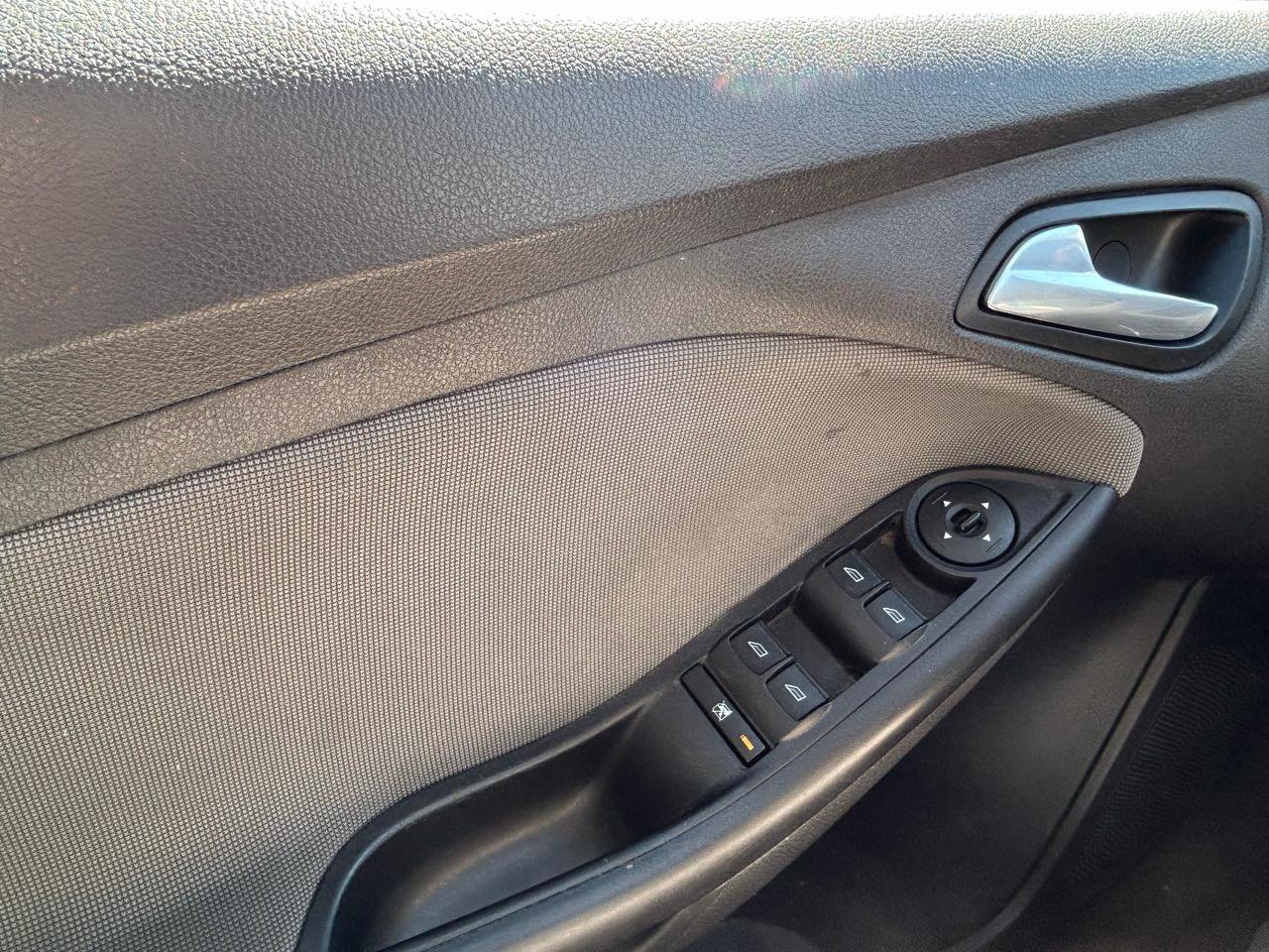 Used 2014 Ford Focus SE FWD image 28
