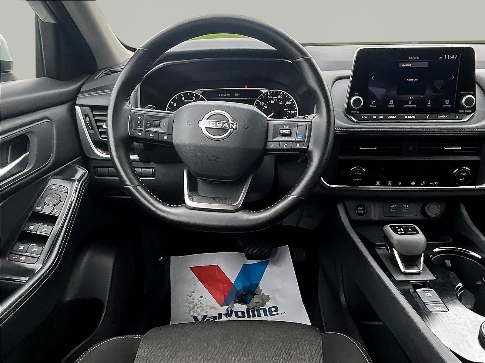 Used 2025 Nissan Rogue SV AWD/4WD image 8