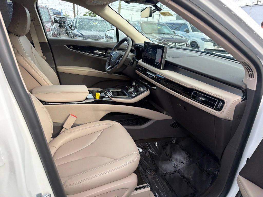 Certified 2023 Lincoln Nautilus AWD w/ Premium Package image 17