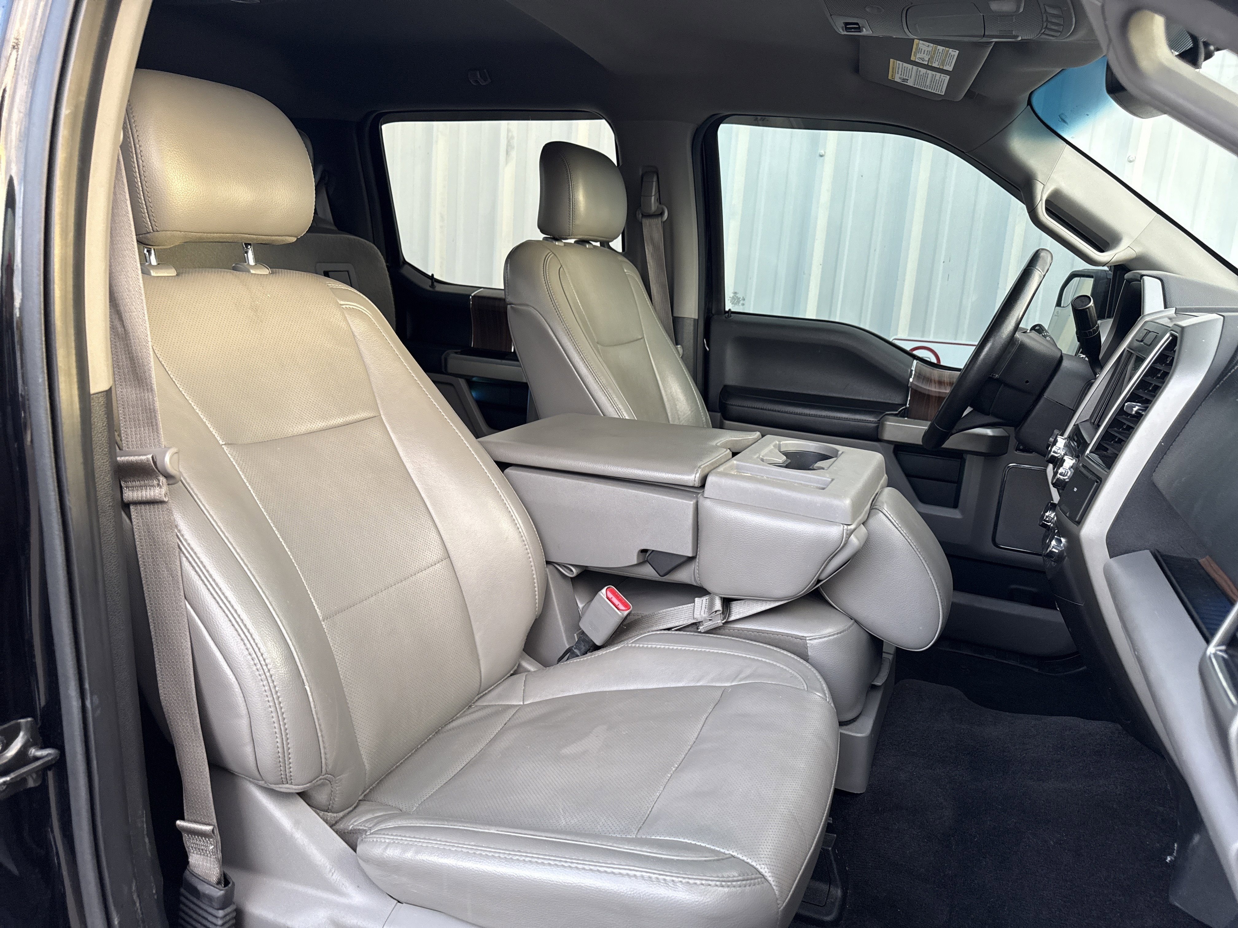 Used 2017 Ford F150 Lariat image 23