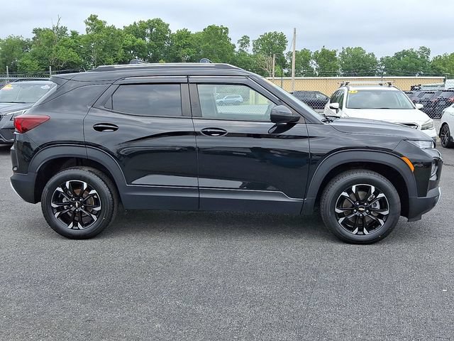 Used 2022 Chevrolet TrailBlazer LT w/ LPO, Blackout Package AWD/4WD image 8