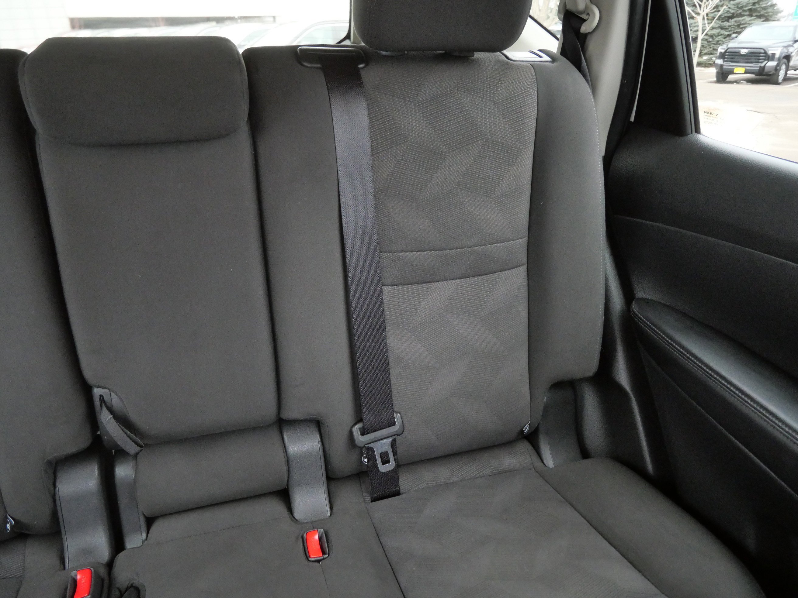 Used 2016 Nissan Rogue SV image 14