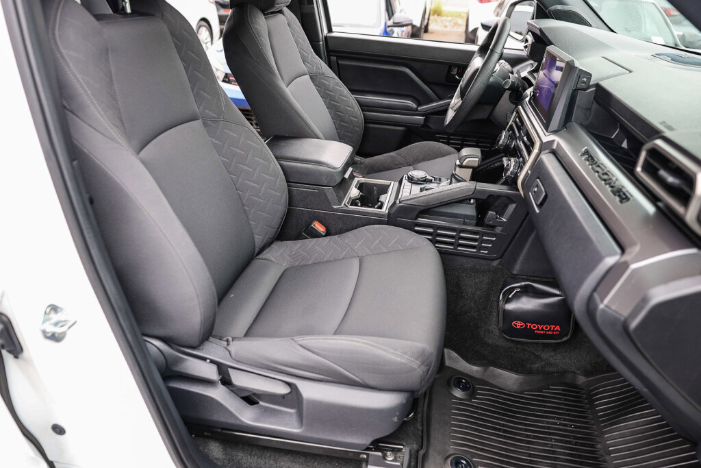 Certified 2024 Toyota Tacoma SR5 AWD/4WD image 7