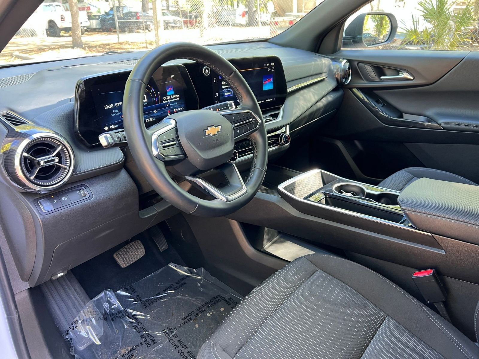 Used 2025 Chevrolet Equinox LT FWD image 30
