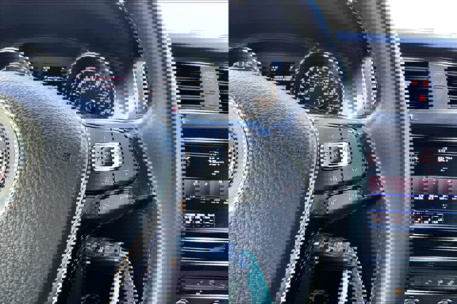 Used 2019 Volkswagen Golf S image 24