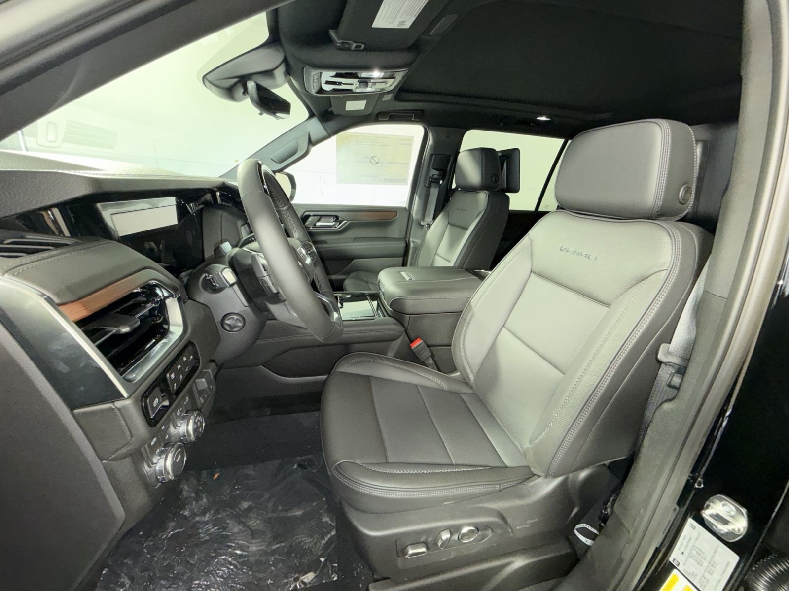 New 2026 GMC Yukon XL Denali w/ Denali Reserve Package AWD/4WD image 13