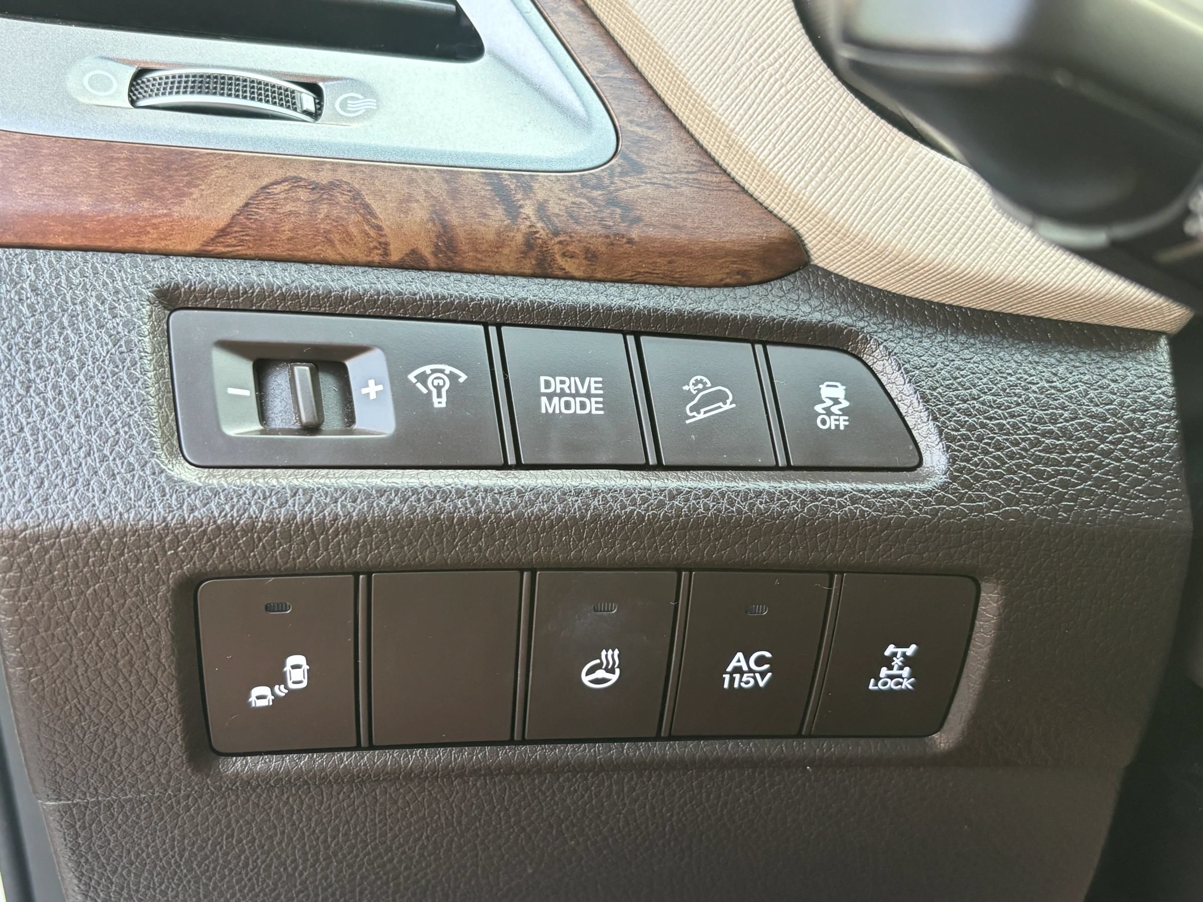 Used 2019 Hyundai Santa Fe XL AWD/4WD image 19