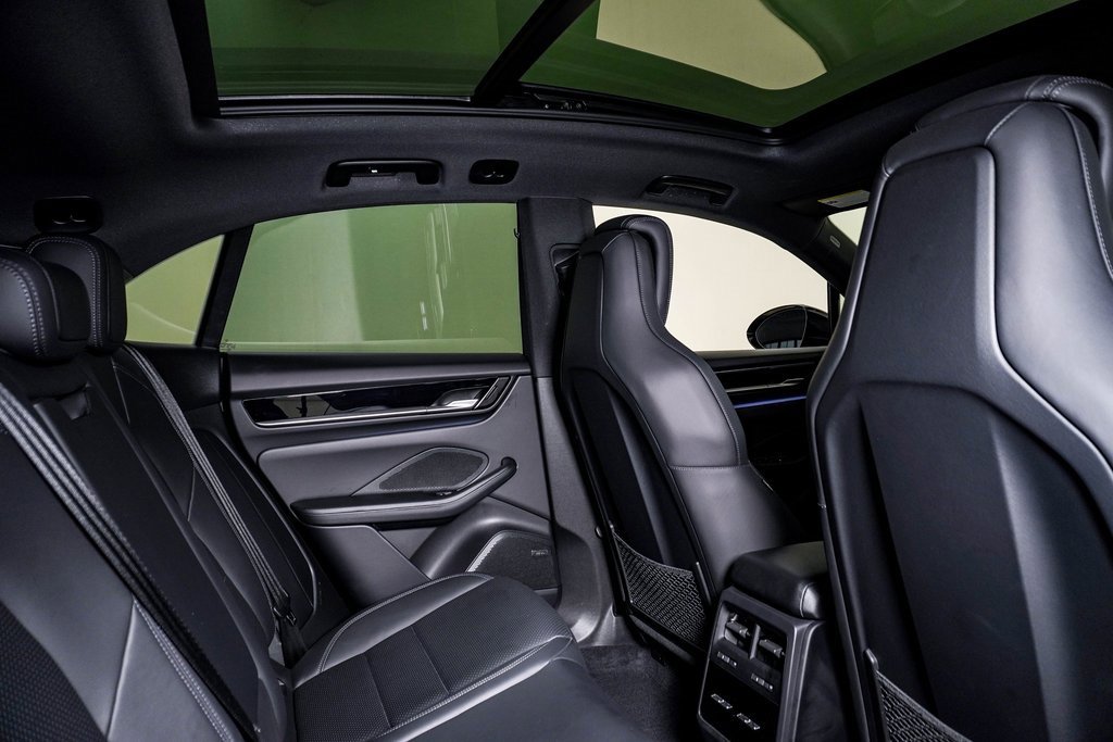 Certified 2025 Porsche Macan Electric image 16