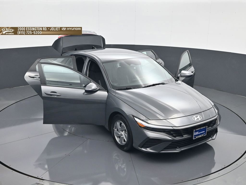 Certified 2024 Hyundai Elantra SE FWD image 29
