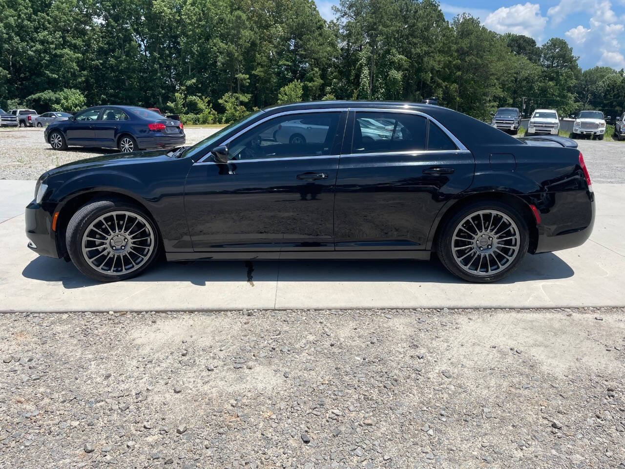 Used 2017 Chrysler 300 Limited RWD image 5