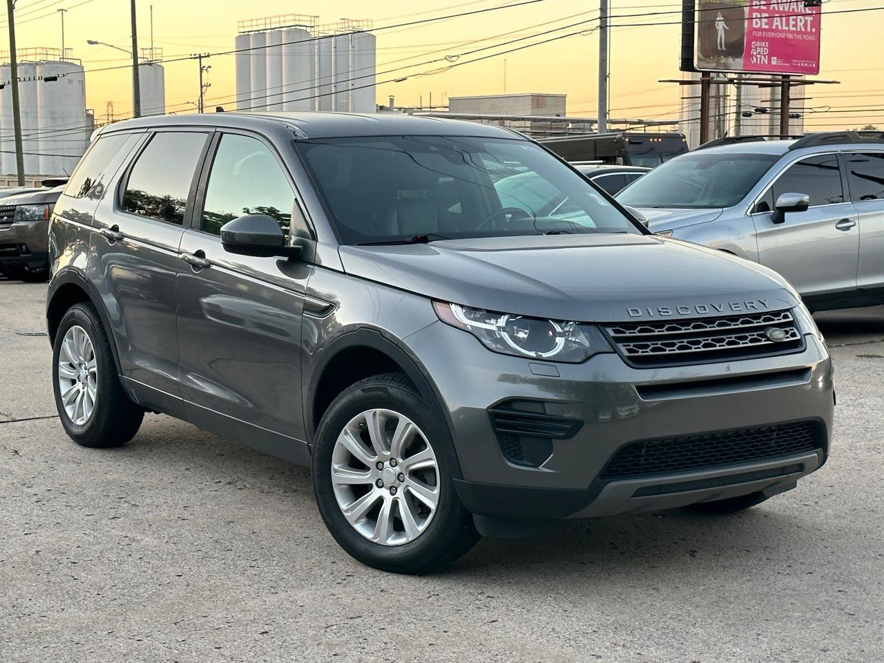Used 2016 Land Rover Discovery Sport SE AWD/4WD image 2
