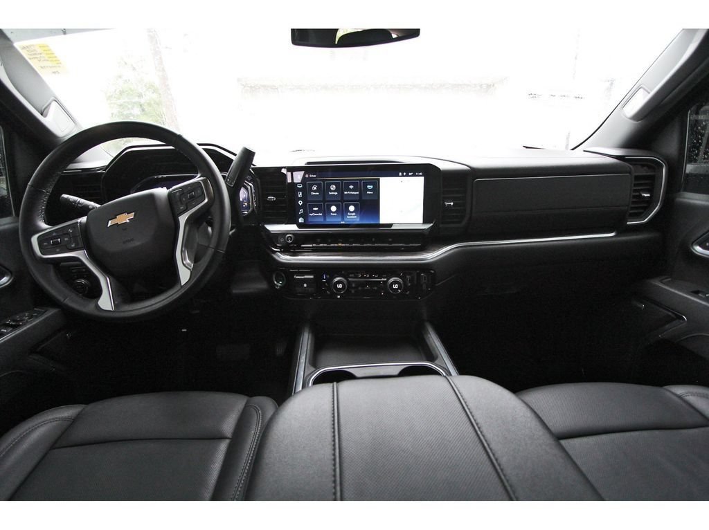 Used 2025 Chevrolet Silverado 2500 LTZ w/ LTZ Convenience Package AWD/4WD image 9