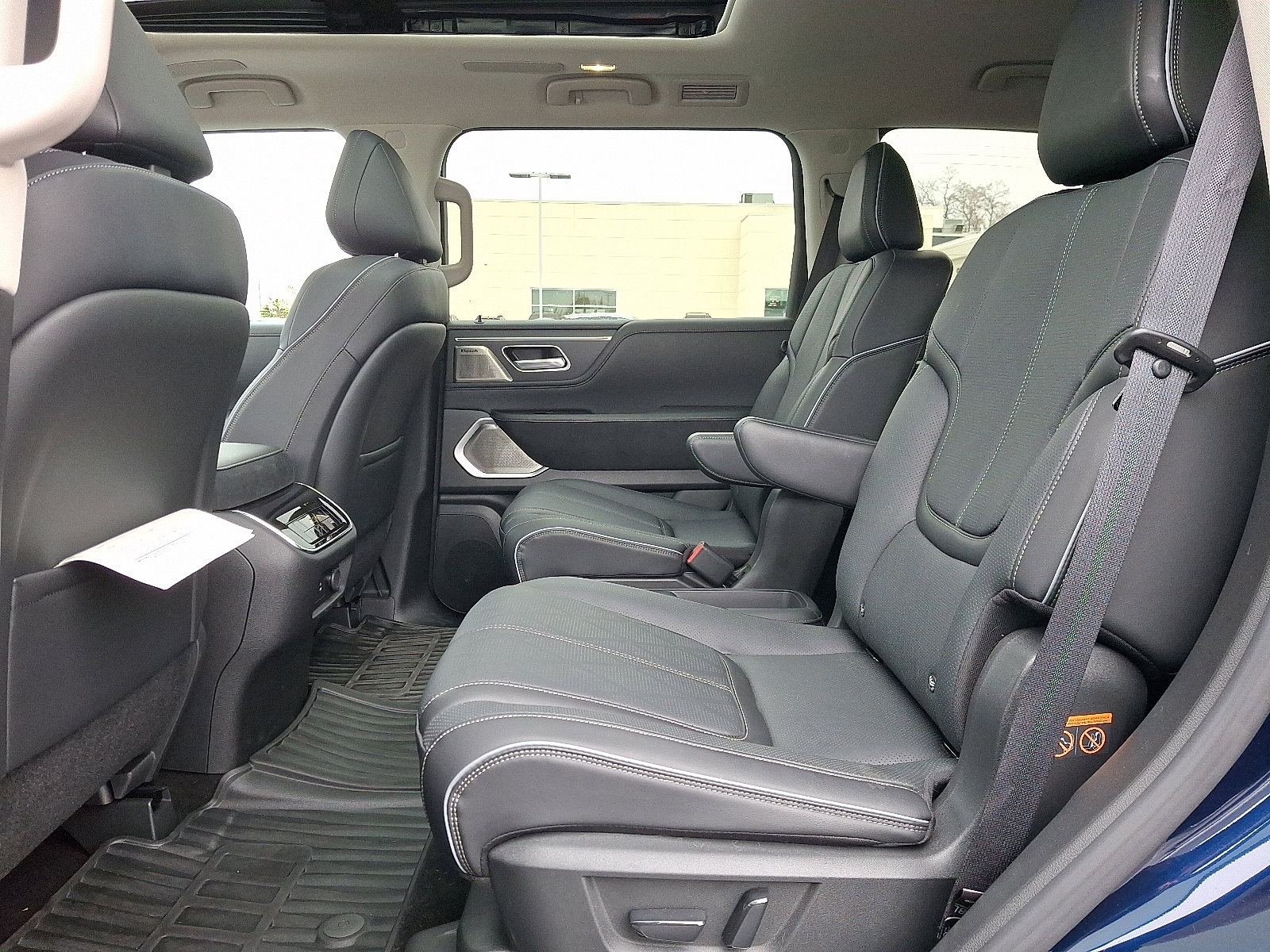 Certified 2025 INFINITI QX80 Sensory image 10