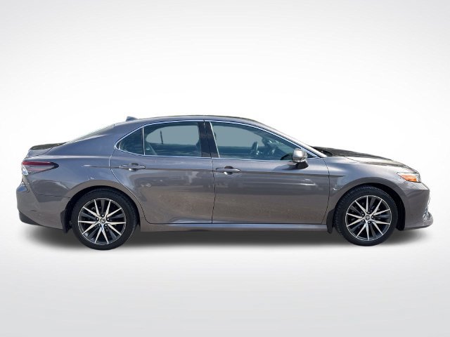 Used 2022 Toyota Camry XLE w/ Navigation Upgrade Package FWD image 7