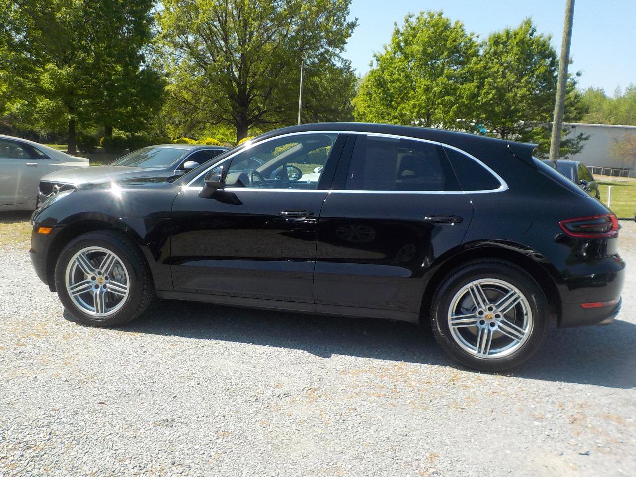 Used 2017 Porsche Macan S AWD/4WD image 2